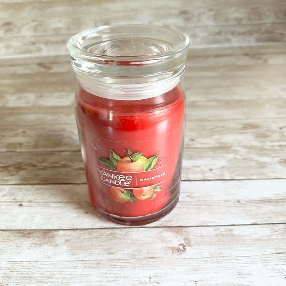 Yankee Candle Accents New Red Macintosh Double Wick Yankee Candle